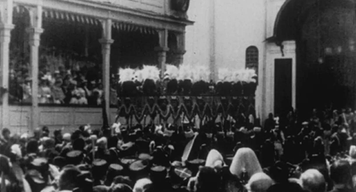 Tsar et tsarine entrant dans l'église de l'Assomption