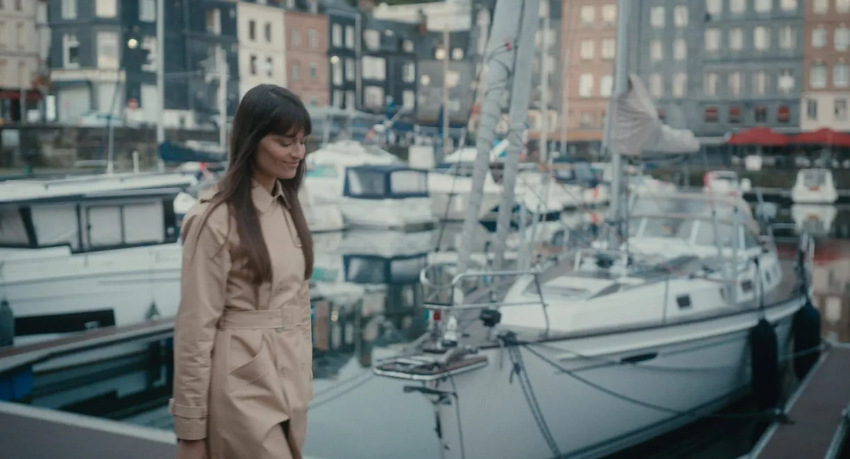Déambulations : Clara Luciani à Honfleur
