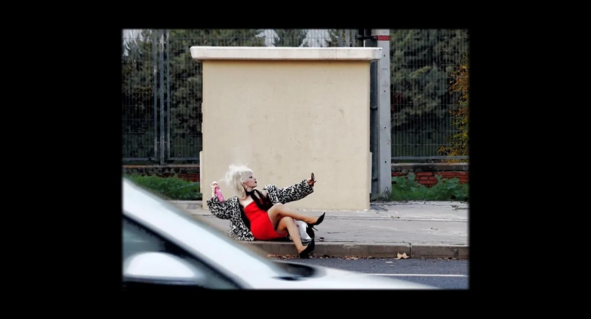 Miss Rimbombanzia doing her makeup in Avenida de los Poblados, 173