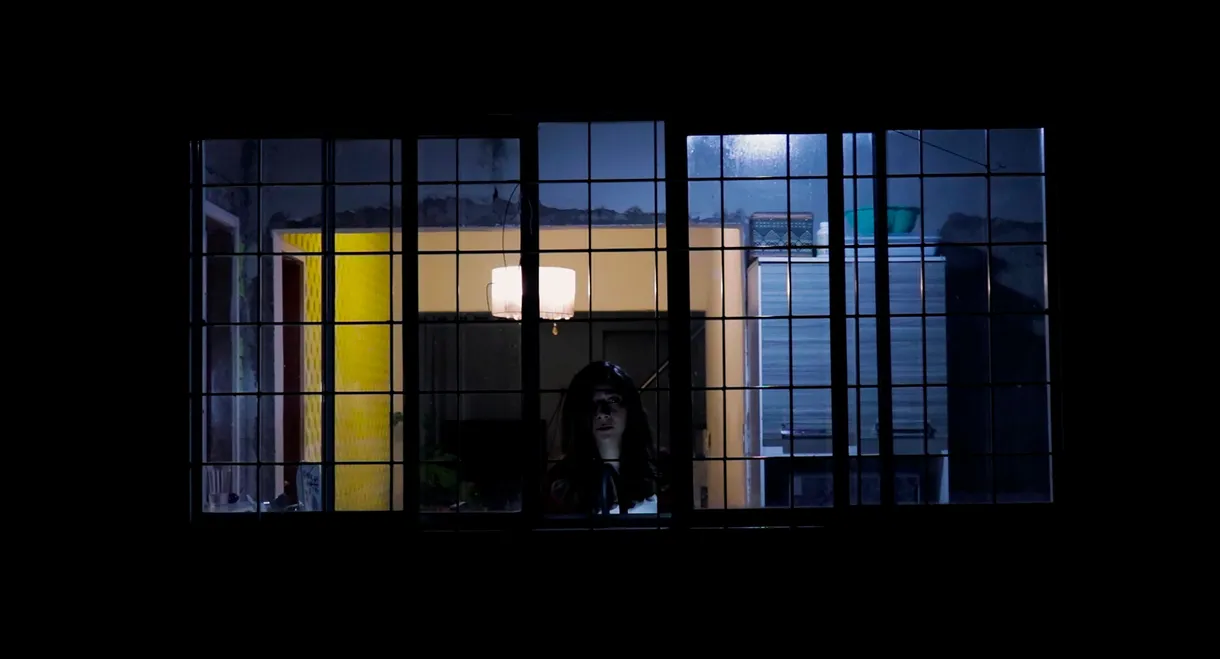 Vestido Branco com Listras Vermelhas