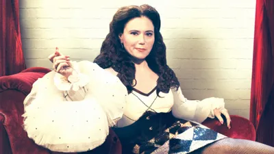 Alex Borstein: Corsets & Clown Suits