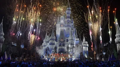 The Wonderful World of Disney: Magical Holiday Celebration