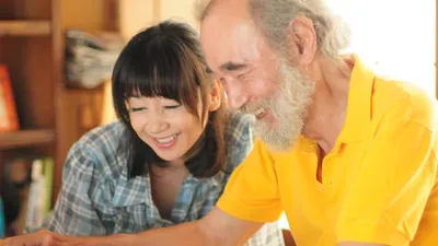 The Elderly Person's Love: Sumo Wrestler of Paper