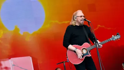 Barry Gibb - Live at Glastonbury 2017