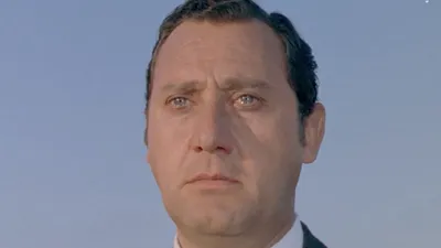 Siamo in un film di Alberto Sordi?