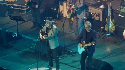 Mike + the Mechanics + Paul Carrack: Live at Shepherds Bush London