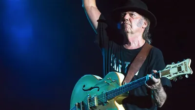 Neil Young & Crazy Horse - The Legend Lives On