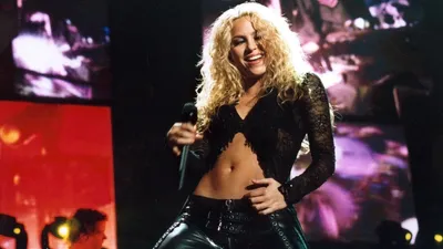 Shakira: Live & Off the Record