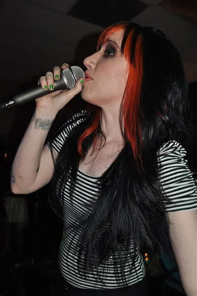 Roxy Saint