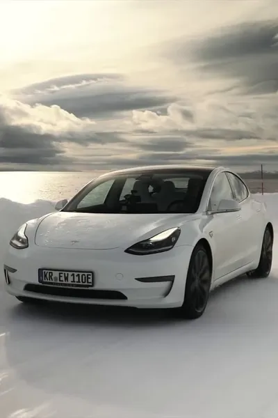 Tesla Model 3 vs. Diesel-SUV vs. Nordkap im Winter!