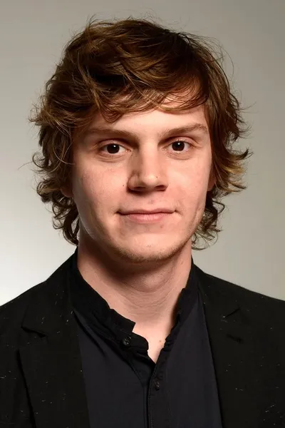 Evan Peters