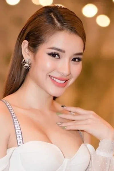 Phương Trinh Jolie