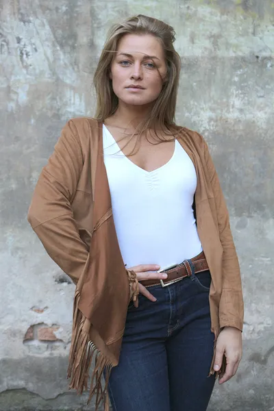 Laura Atelsone