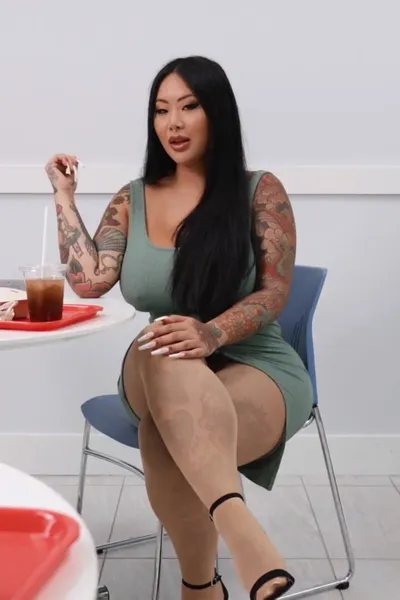 Connie Perignon Futanari Pisser
