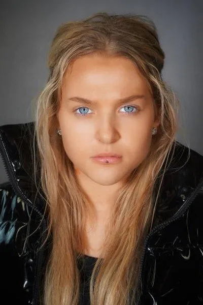 Leah Rhodes
