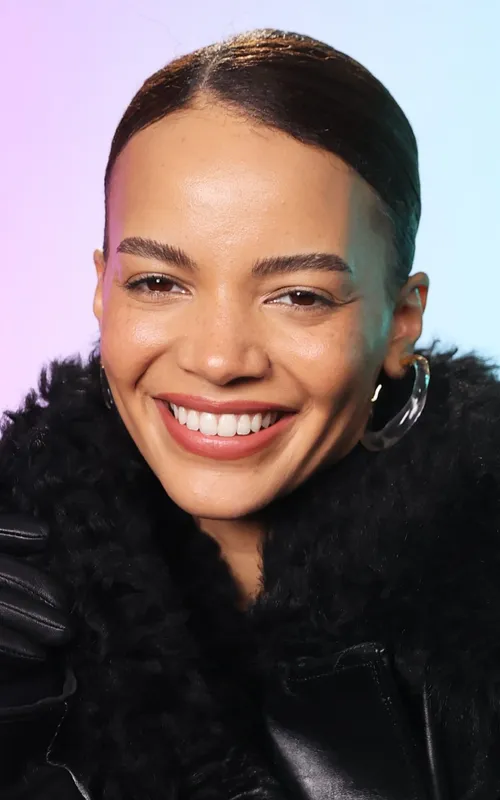 Leslie Grace