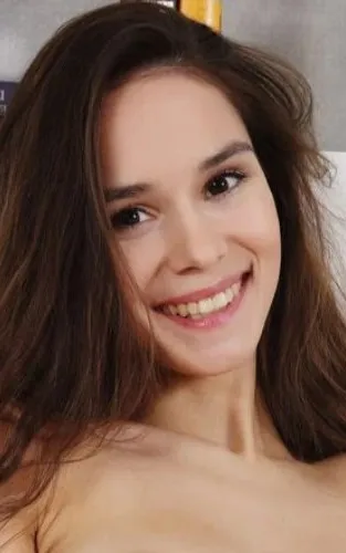 Leona Mia