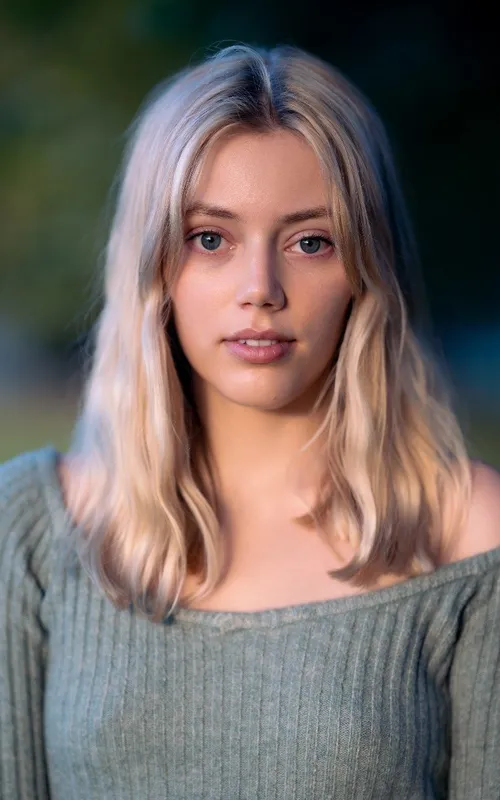 Grace Van Dien
