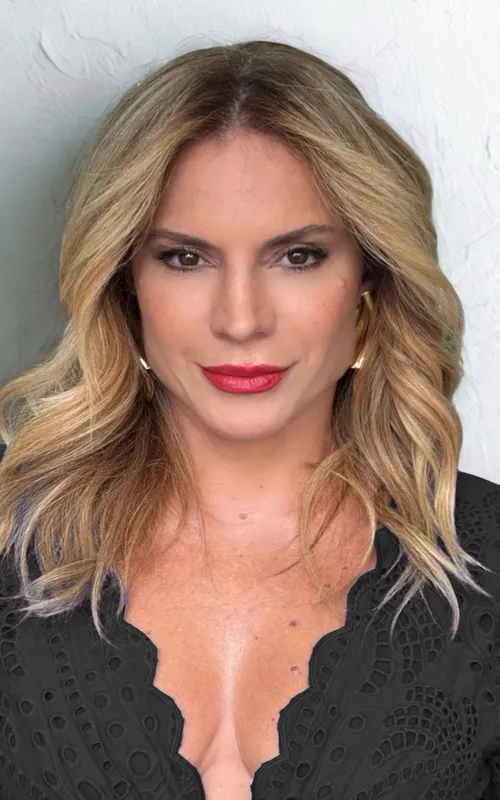 Maíra Charken