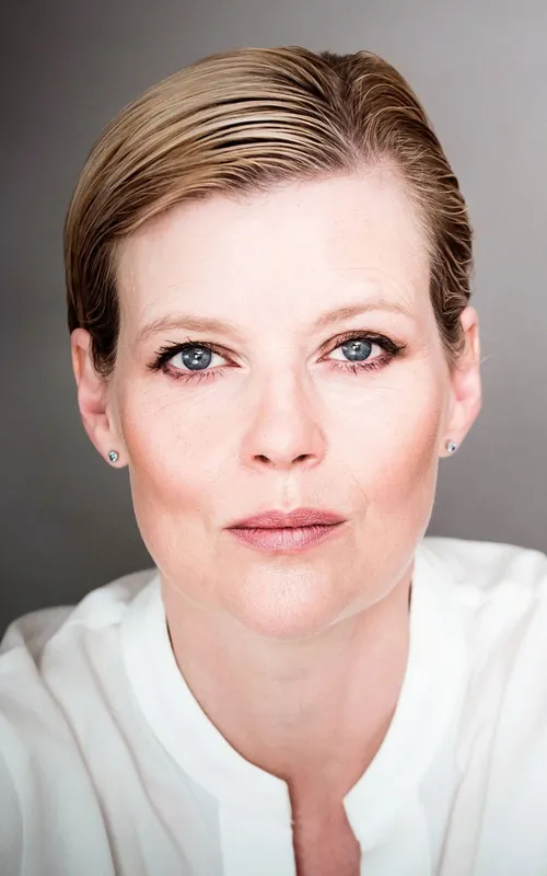 Lucy Akhurst