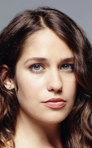 Lola Kirke