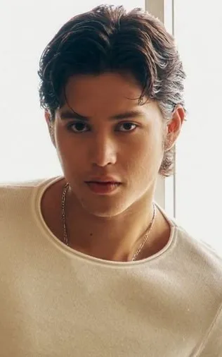 Kyle Echarri