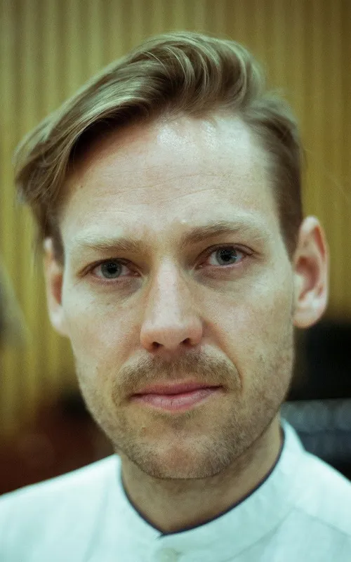 Robert Ames