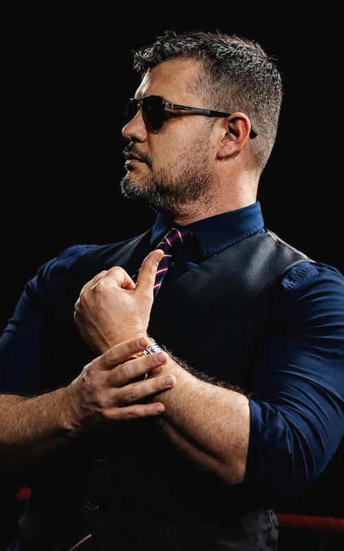 Rafael Nunes “Dr. Schilling”