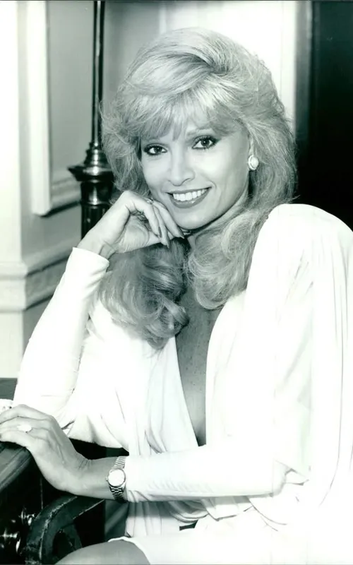 Lois Hamilton