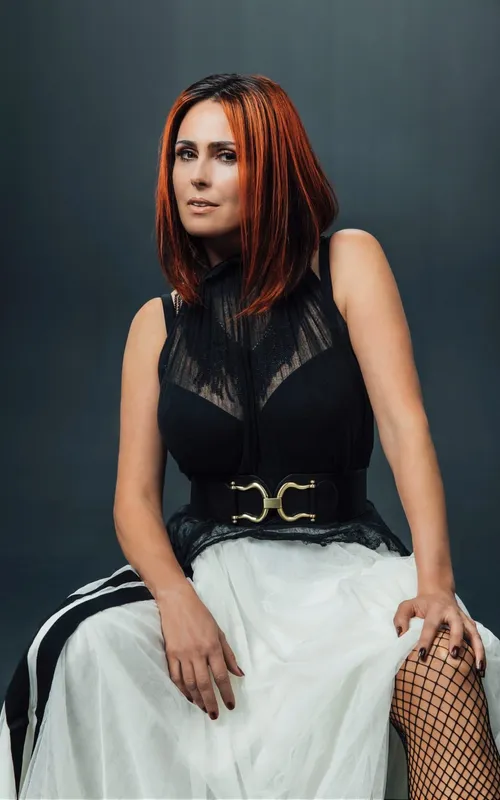 Sharon den Adel