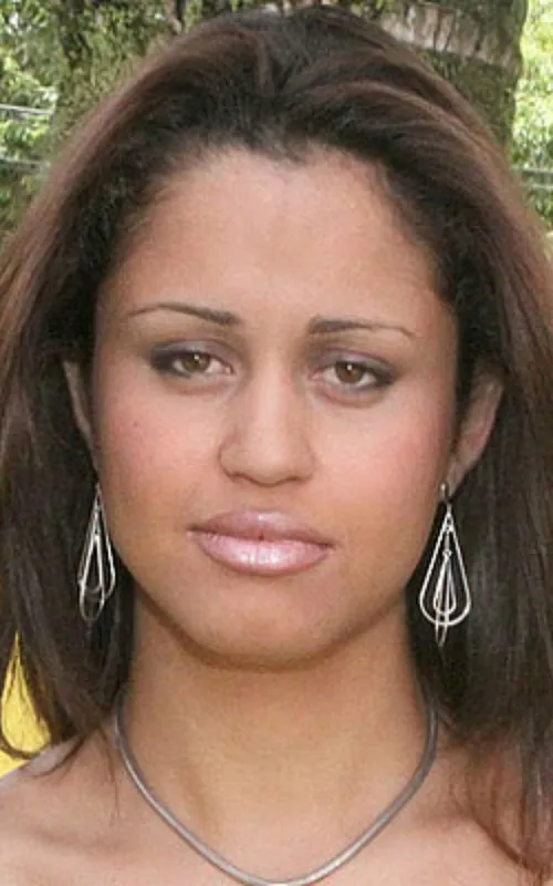 Nayla Vogue