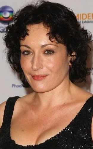 Lucy Cohu