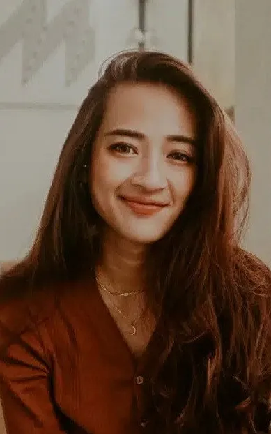 Debbie Rivinandya