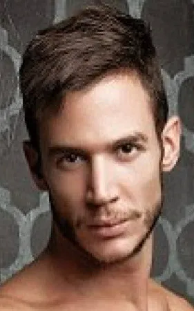 Demian Holt