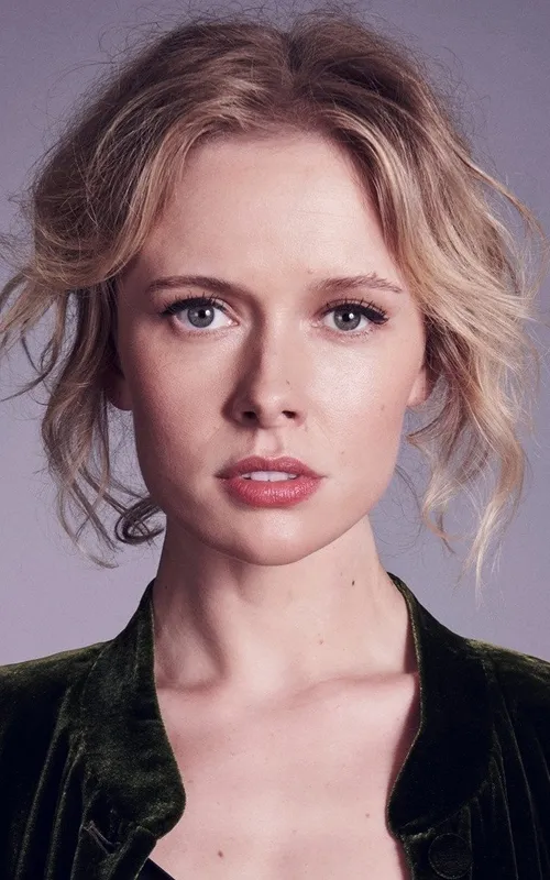 Amelia Eve