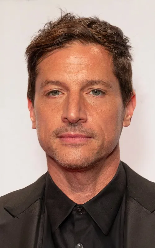 Simon Rex