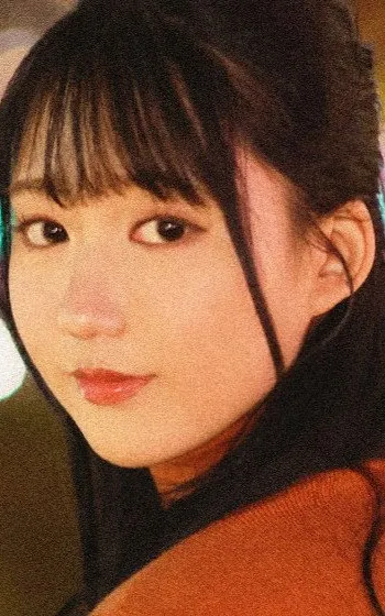 梓まりの