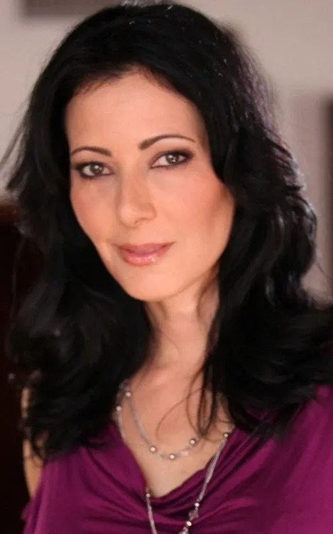 Zoey Holloway