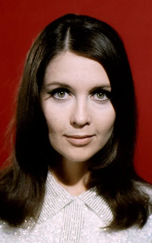 Anjanette Comer