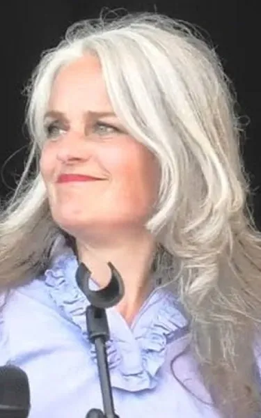 Louise Norby