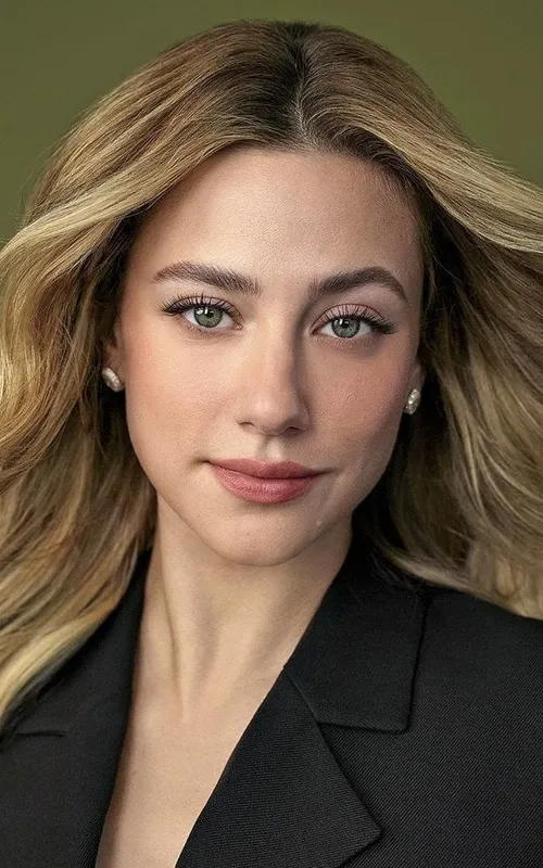 Lili Reinhart