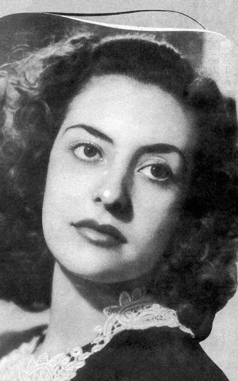 Carmen Dolores
