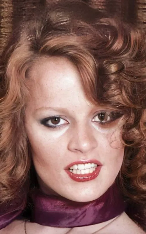 Lisa De Leeuw