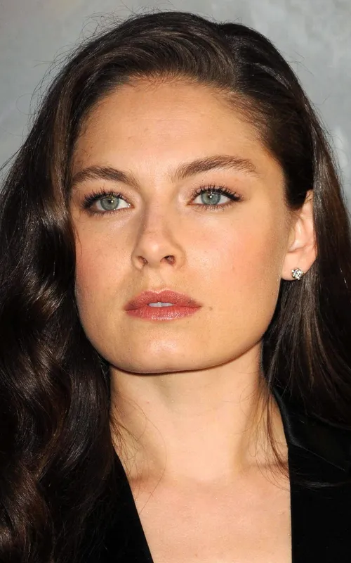 Alexa Davalos