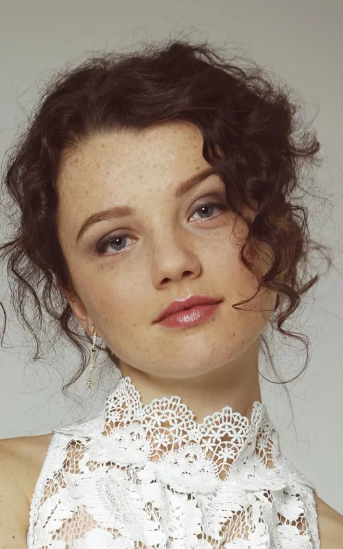 Stefania LaVie Owen