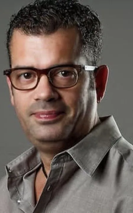 Roger Zayas-Bazán
