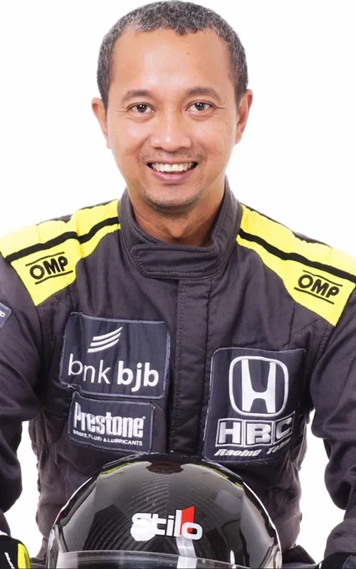 Fitra Eri