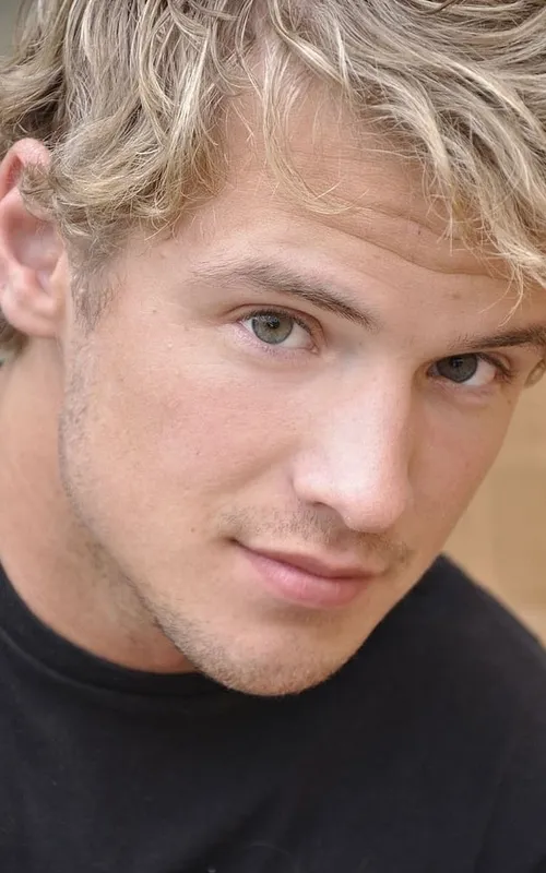 Freddie Stroma