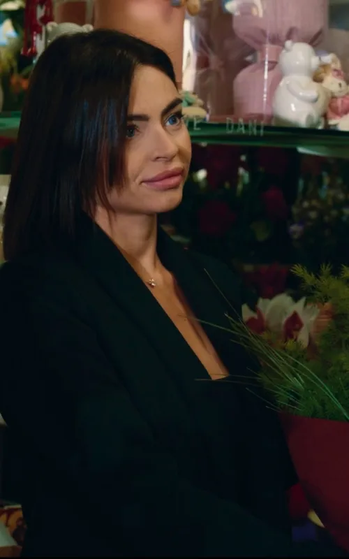 Рене Николова