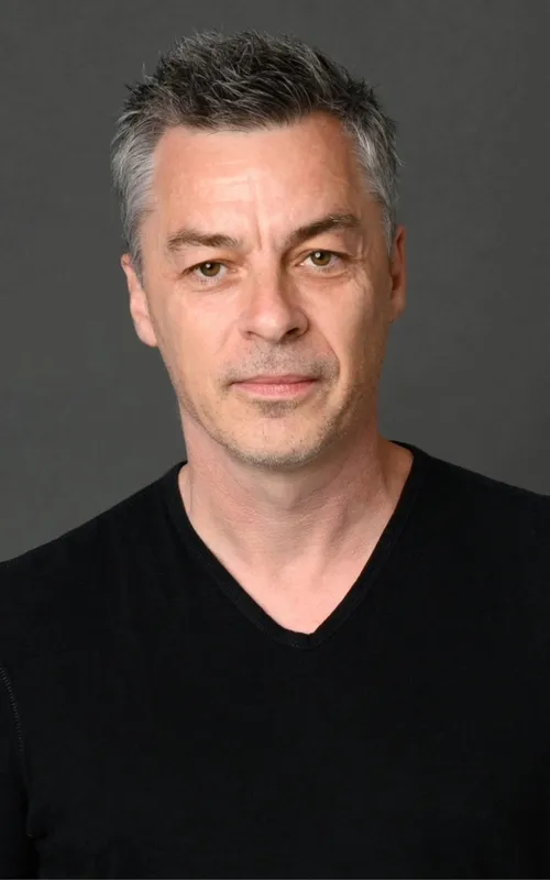 Janek Sirrs